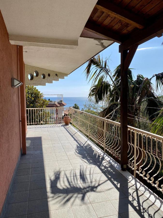 Casa Vacanze Eden Aci Castello Ngoại thất bức ảnh